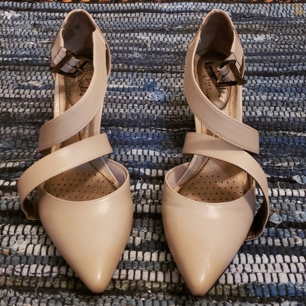 Life Stride  Nude heels sz us 6.5